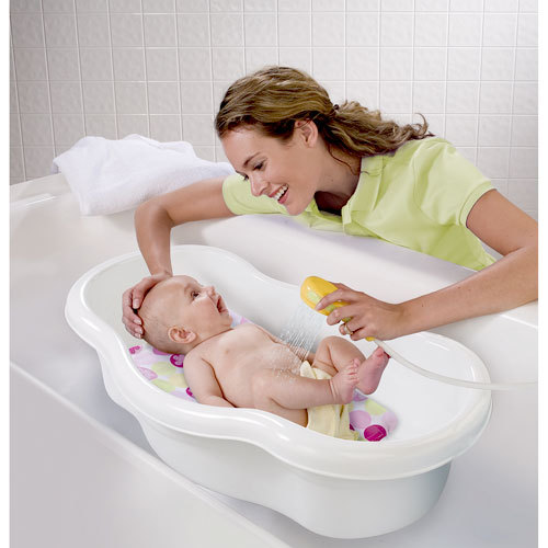 Consejos para bañar a tu bebé en la regadera
